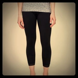 Lululemon Your Flow crop, size 6